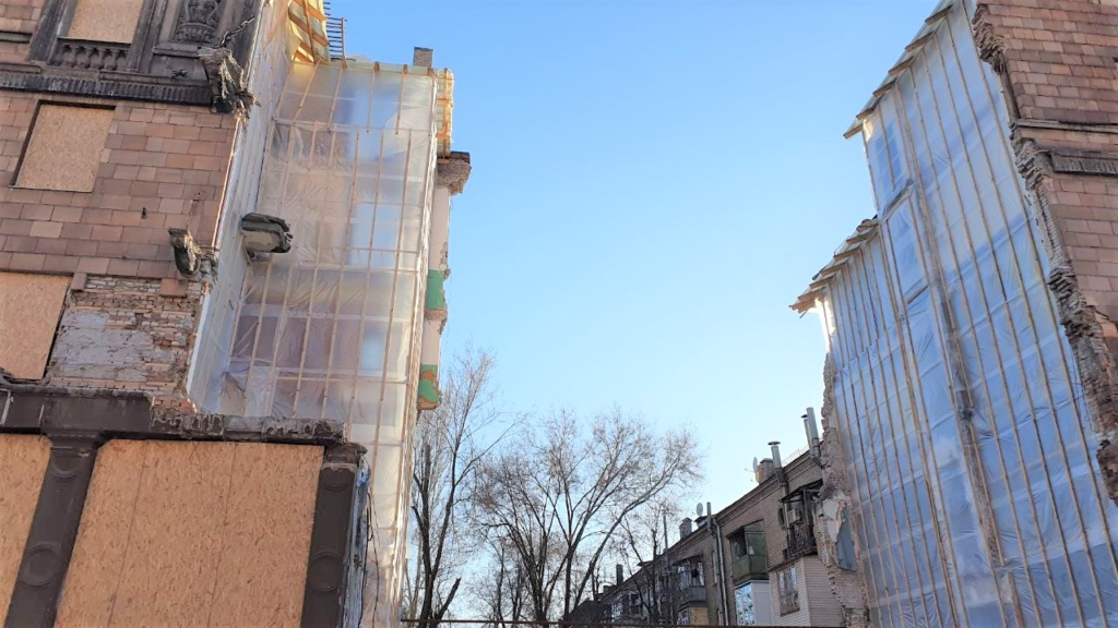 У Запоріжжі триває відновлення 4-х багатоповерхівок, пошкоджених внаслідок російських обстрілів