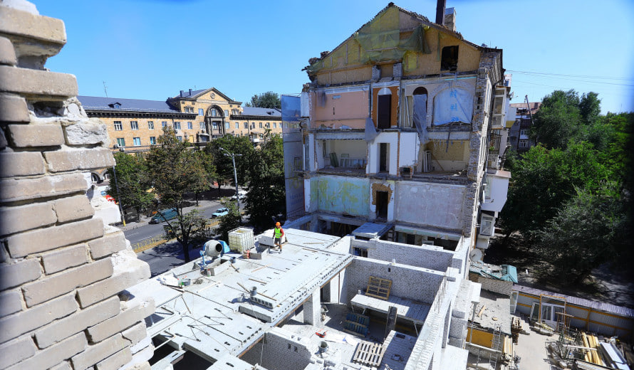 Процес з відновлення пошкоджених будинків у Запоріжжі триває: перебіг відбудови