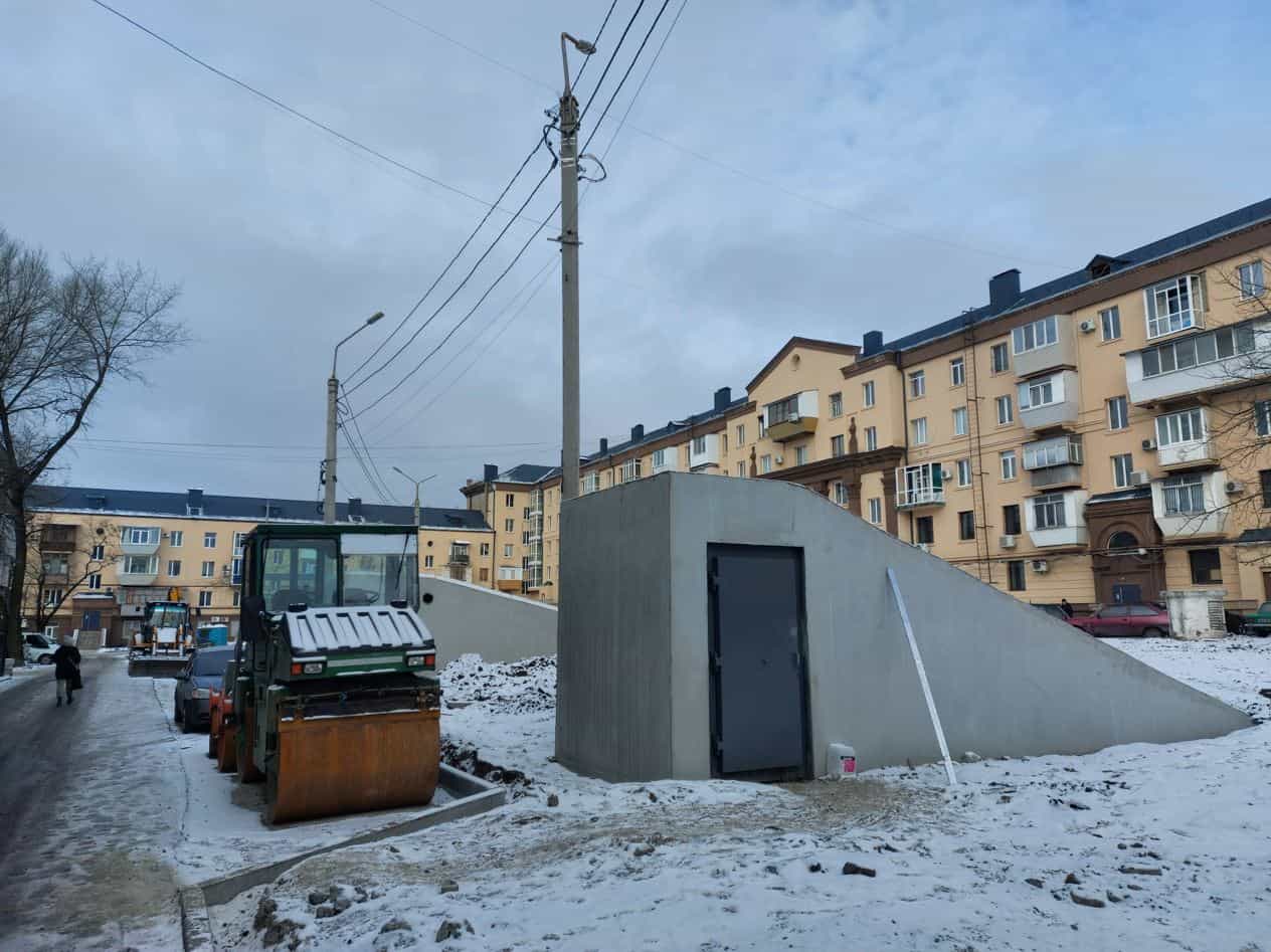 Автоматичні двері, санвузли та безперебійне живлення: у центрі Запоріжжя збудували нове підземне укриття