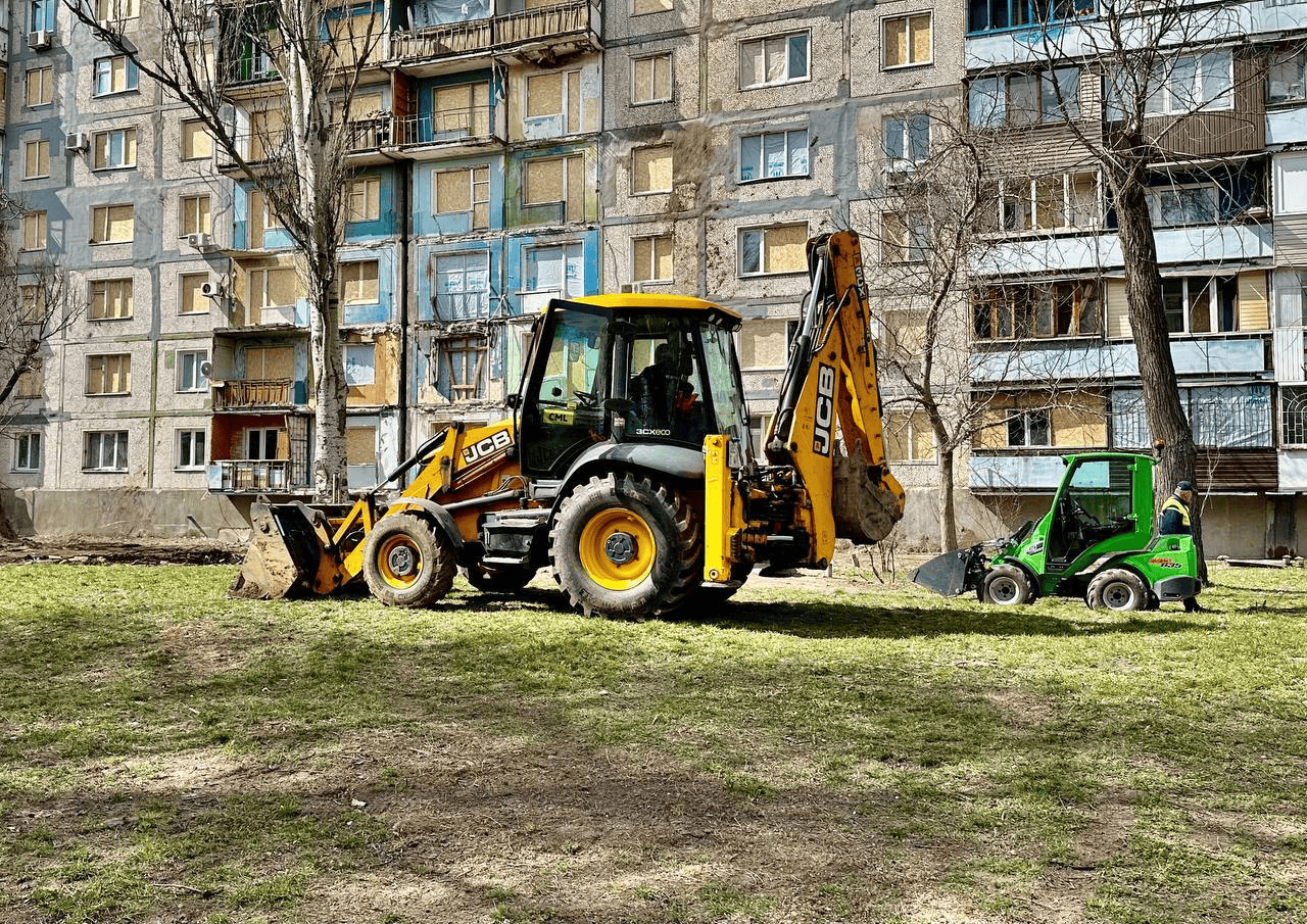 В Запоріжжі у будинку, поруч з яким влучила ракета, виконали першочергові роботи