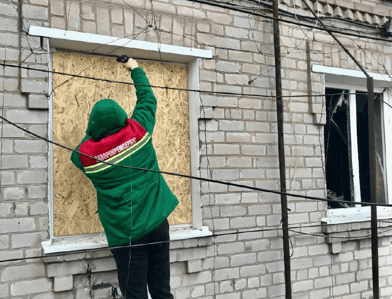 У Запоріжжі ліквідовують наслідки нічної атаки ворожими безпілотниками, – ФОТО