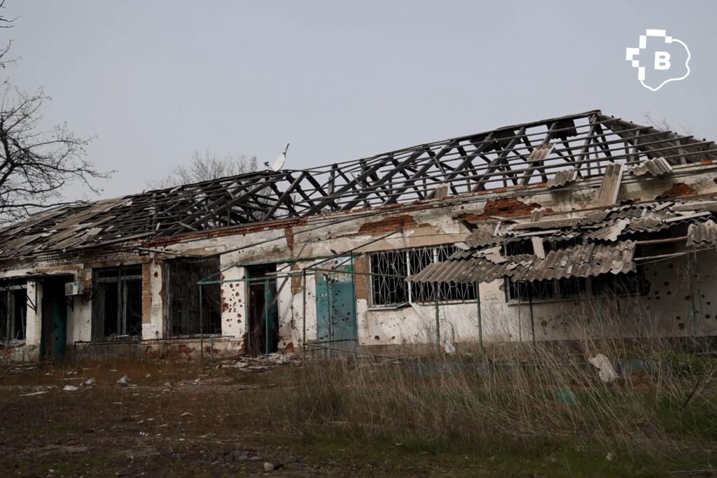 Прифронтова Мала Токмачка: фоторепортаж зі зруйнованого села у Запорізькій області