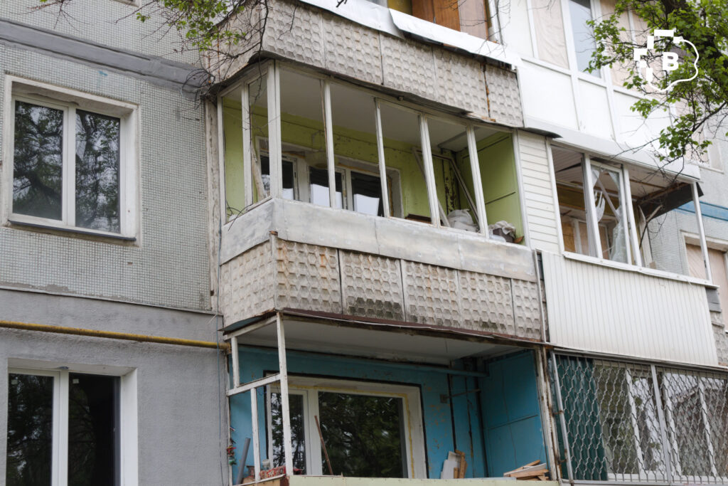 Як відбувається відновлення будинків на вулиці Зестафонській у Запоріжжі. ФОТОРЕПОРТАЖ