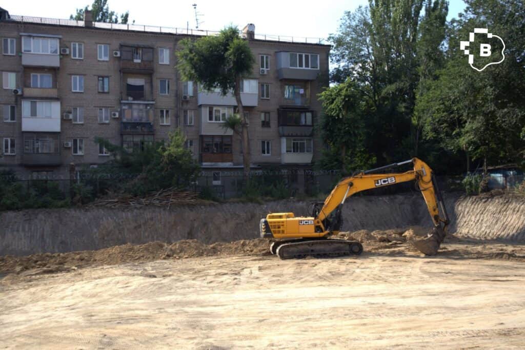 У Запоріжжі почали будівництво підземної школи, яке планують закінчити вже восени цього року. ФОТО