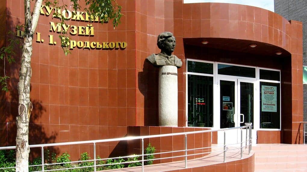Російські загарбники вивозять музейні експонати з окупованого Бердянську: що відомо