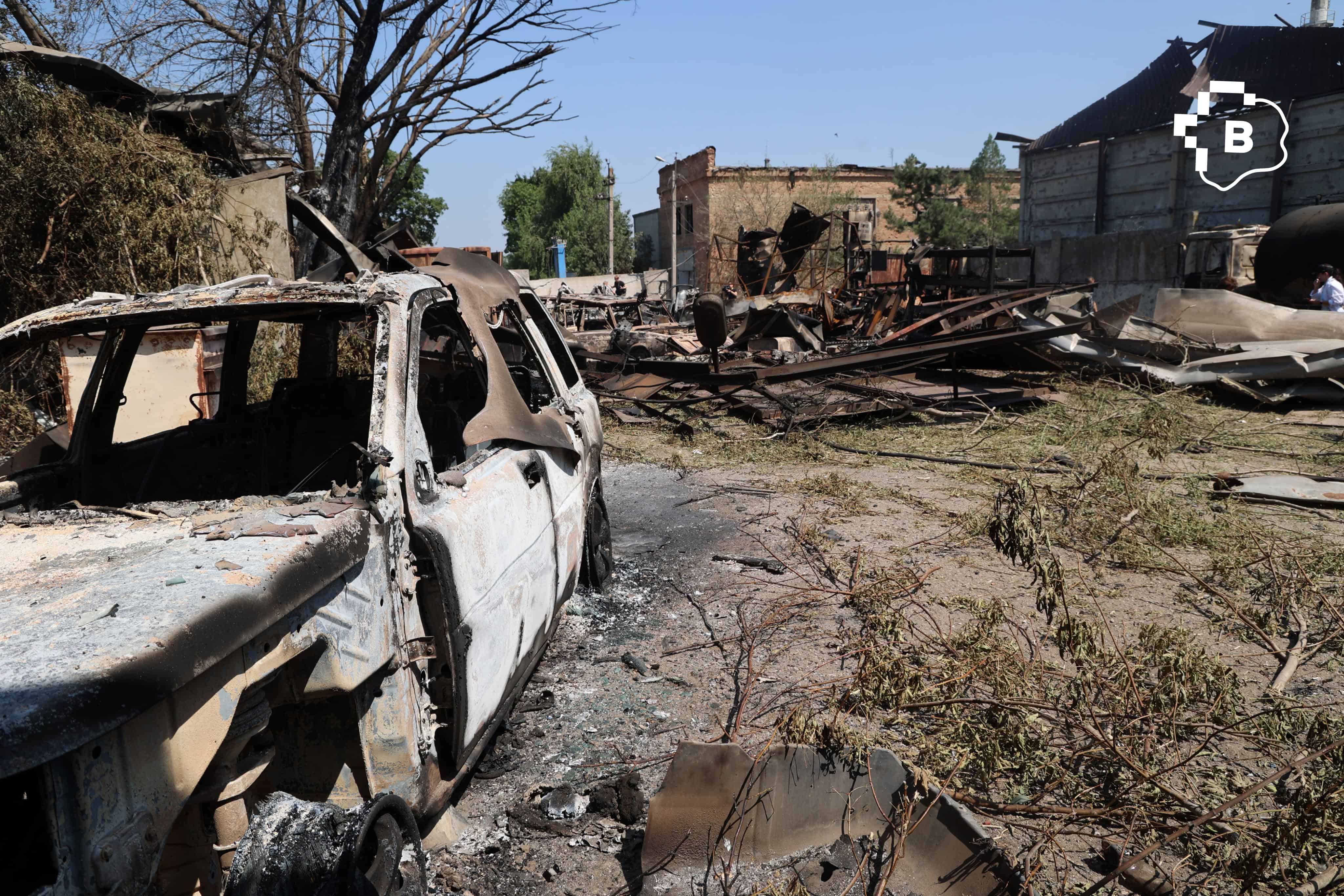 Знищили кілька підприємств та СТО: наслідки ворожого обстрілу Вільнянська – ФОТОРЕПОРТАЖ