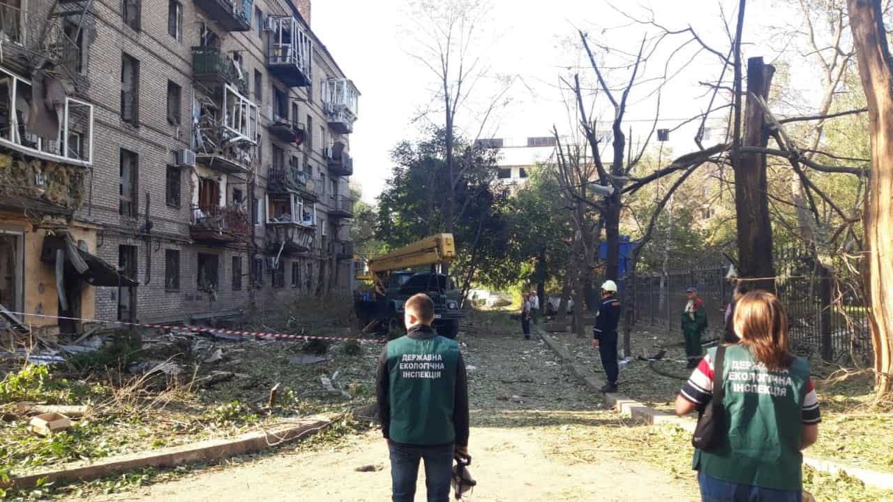 У Запоріжжі екофахівці обстежили ділянки, уражені внаслідок обстрілів, – ФОТО