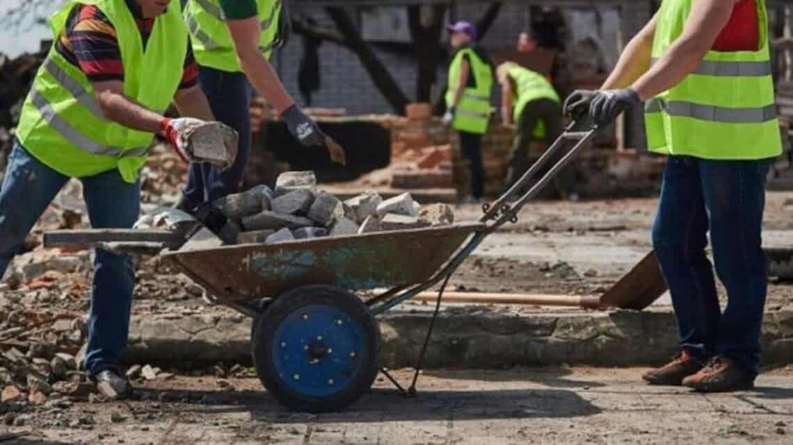 «Армія відновлення»: понад три тисячі направлень видали на роботи у Запорізькій області