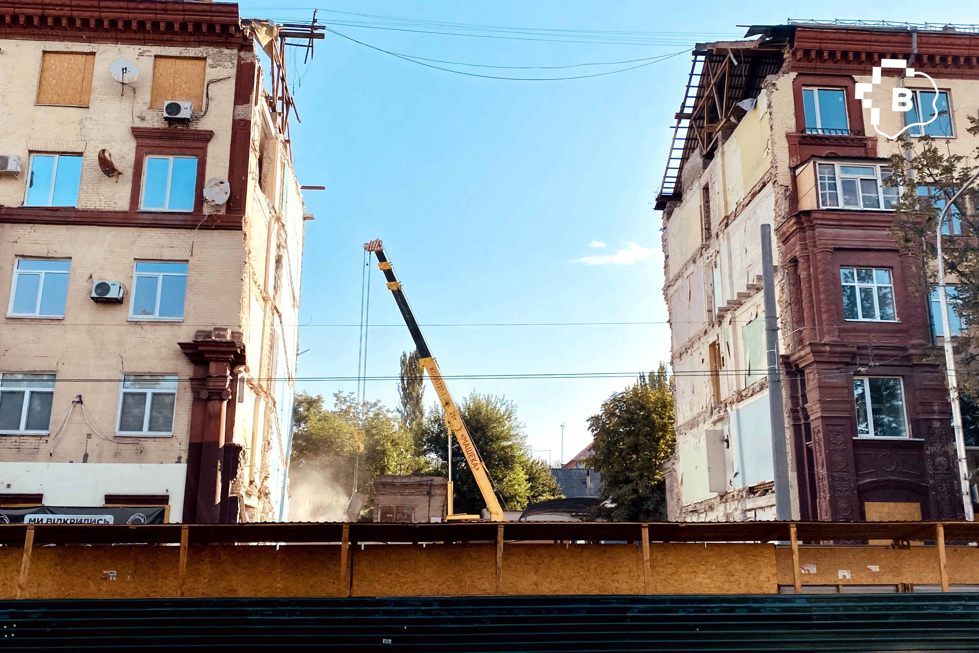 Що відбувається на відбудові будинку на Соборному, 44 у Запоріжжі. ФОТОРЕПОРТАЖ