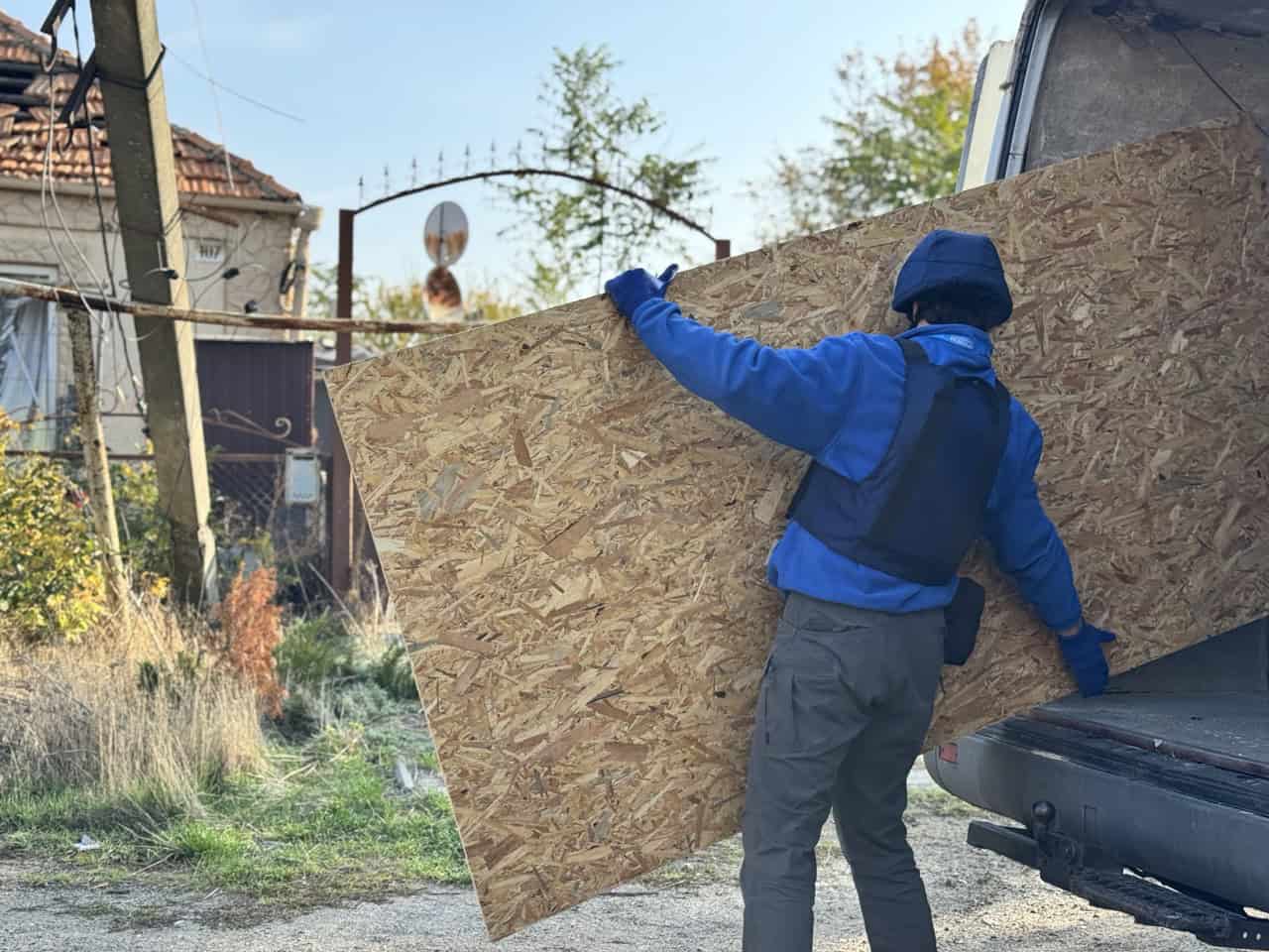 У Оріхові 15 постраждалих від обстрілів родин отримали гуманітарну допомогу та будівельні матеріали, – ФОТО