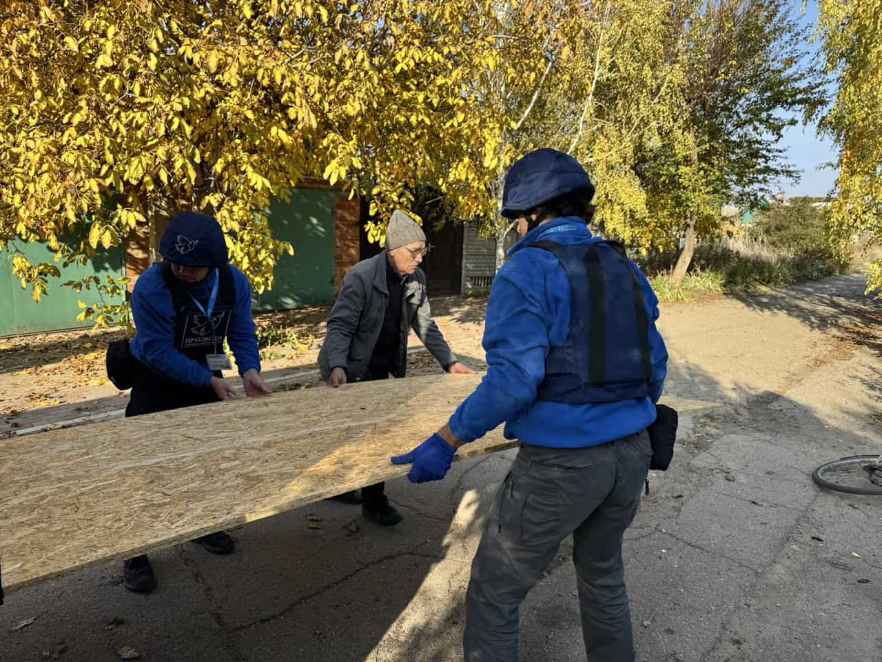 У Оріхові 15 постраждалих від обстрілів родин отримали гуманітарну допомогу та будівельні матеріали, – ФОТО