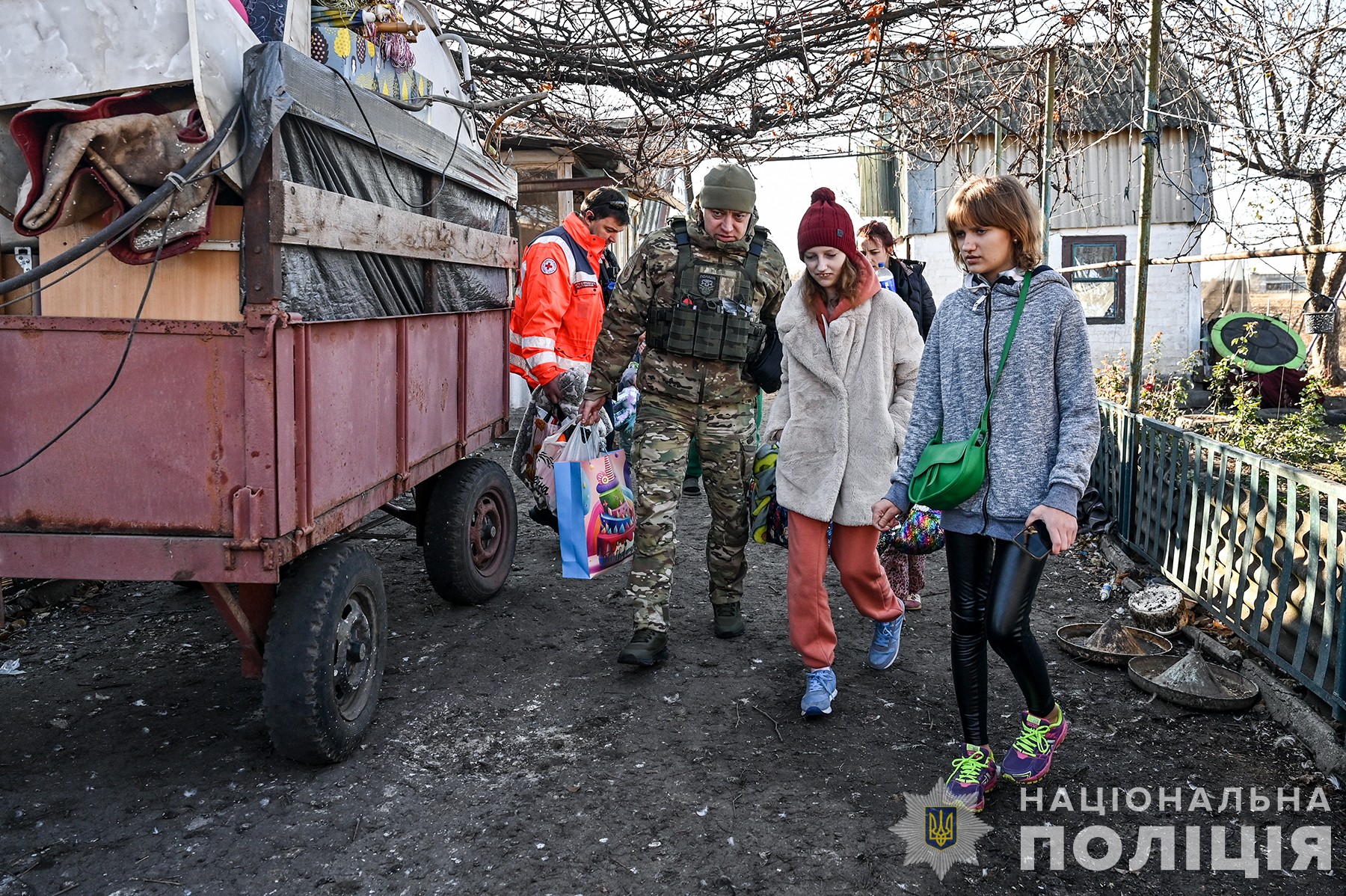 «На обрії вибухи піднімалися грибами»: з Гуляйпільської громади евакуювали багатодітну родину