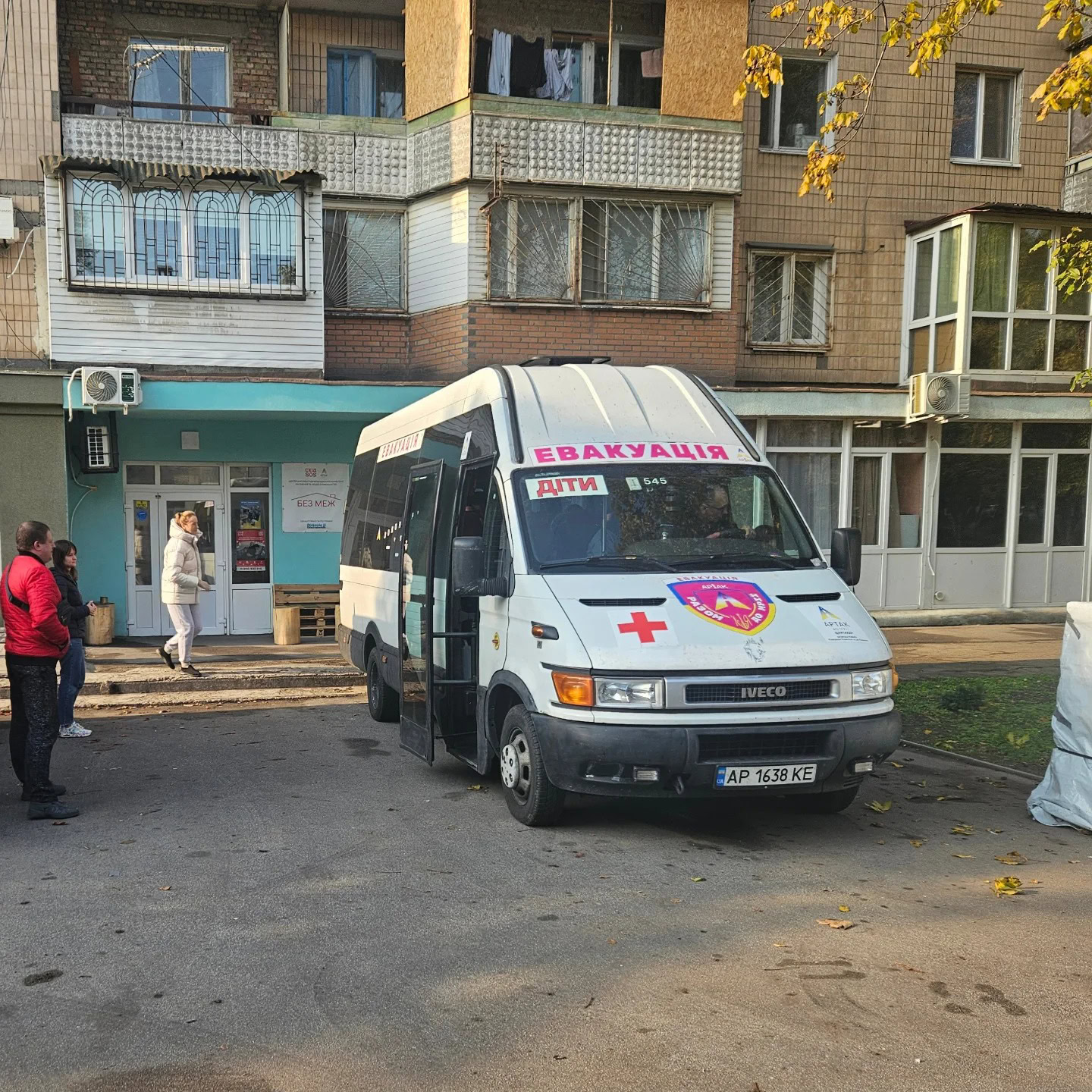 Волонтери допомагають евакуюватись мешканцям Запоріжжя та області: як записатись