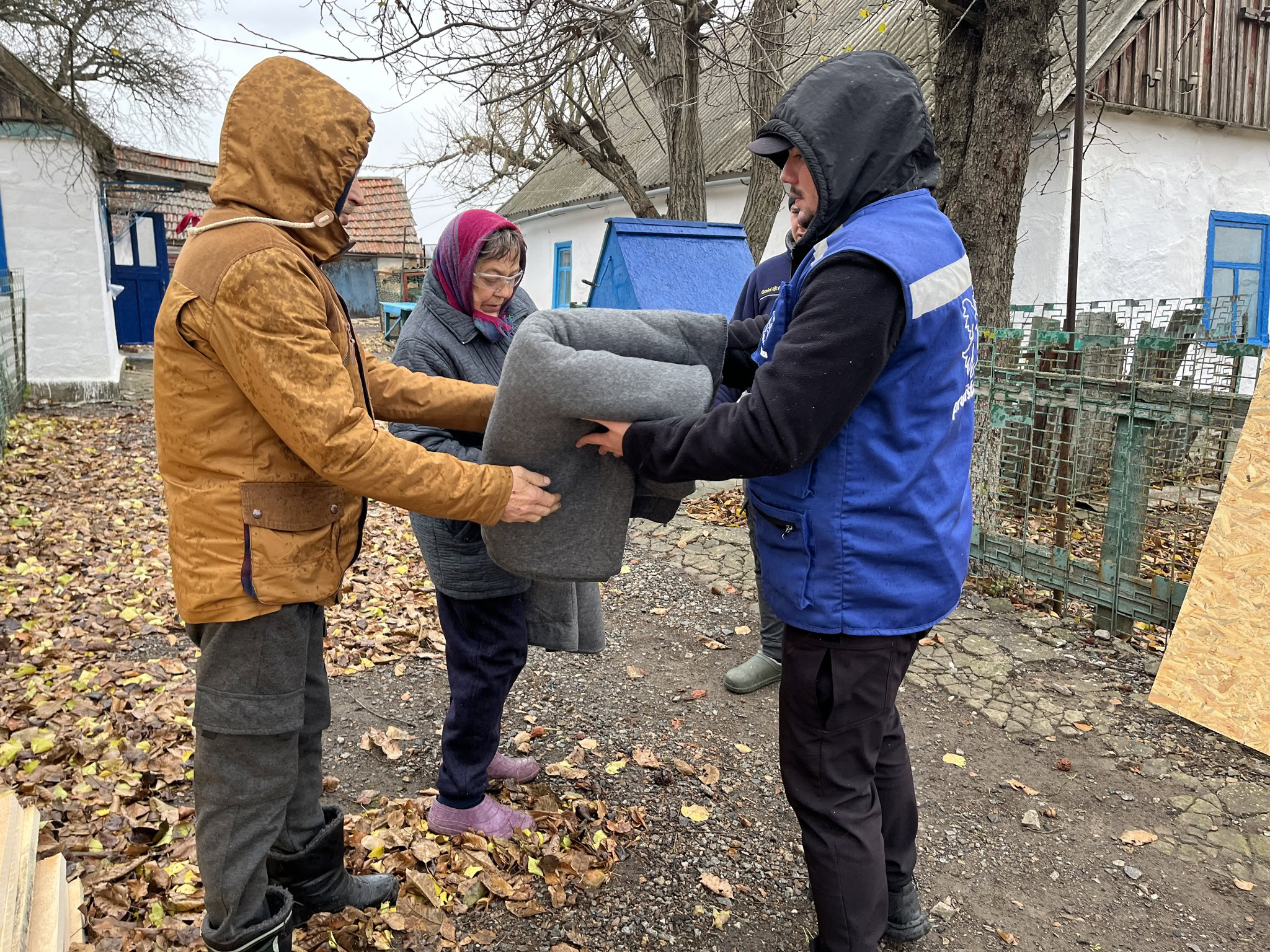 Волонтери допомогли постраждалим від обстрілів мешканцям Вільнянки, – ФОТО