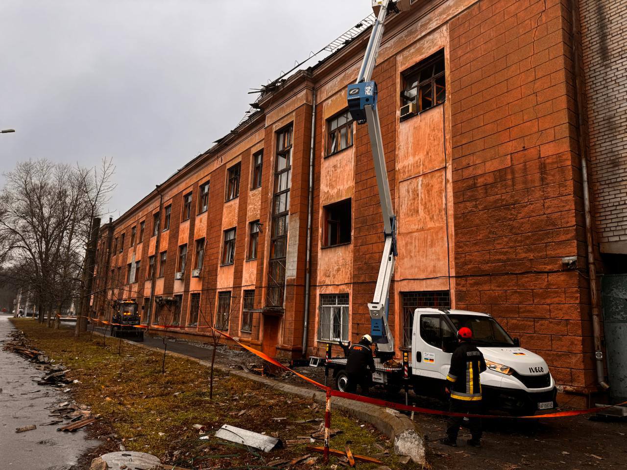 Уражені корпуси та понад 500 вікон: як ЗНУ відновлюється після ракетного удару. ФОТО