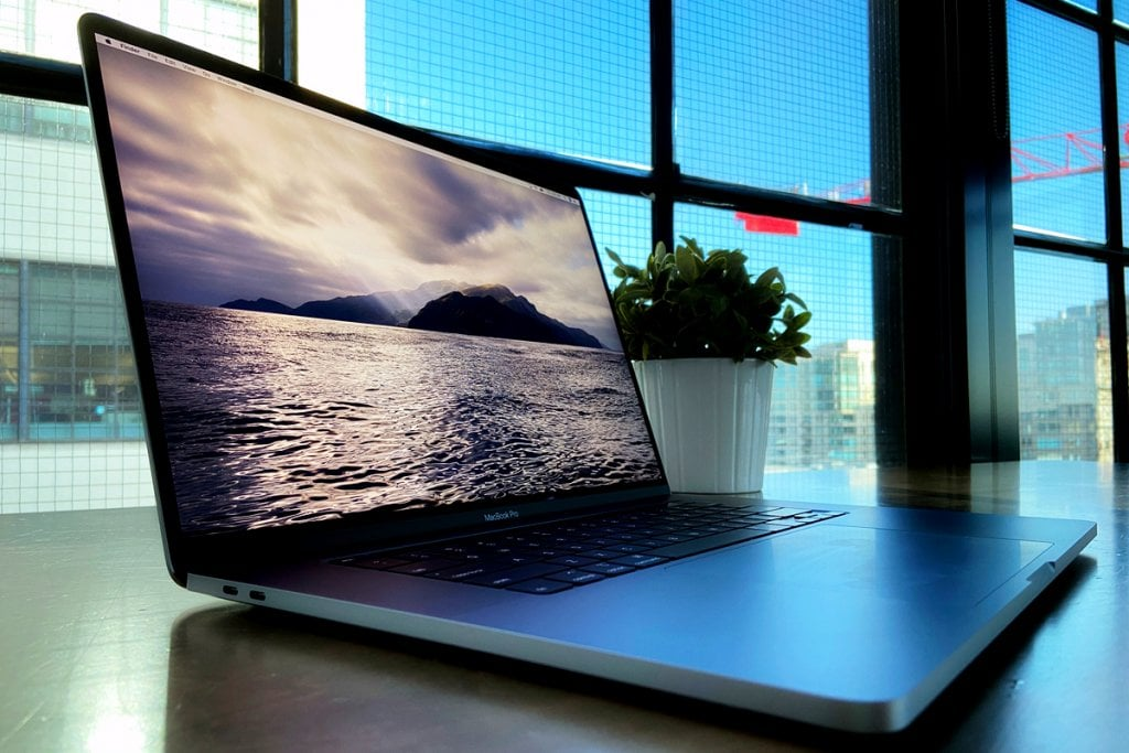 MacBook як інструмент для творчих особистостей: дизайнерок, фотографок, письменниць