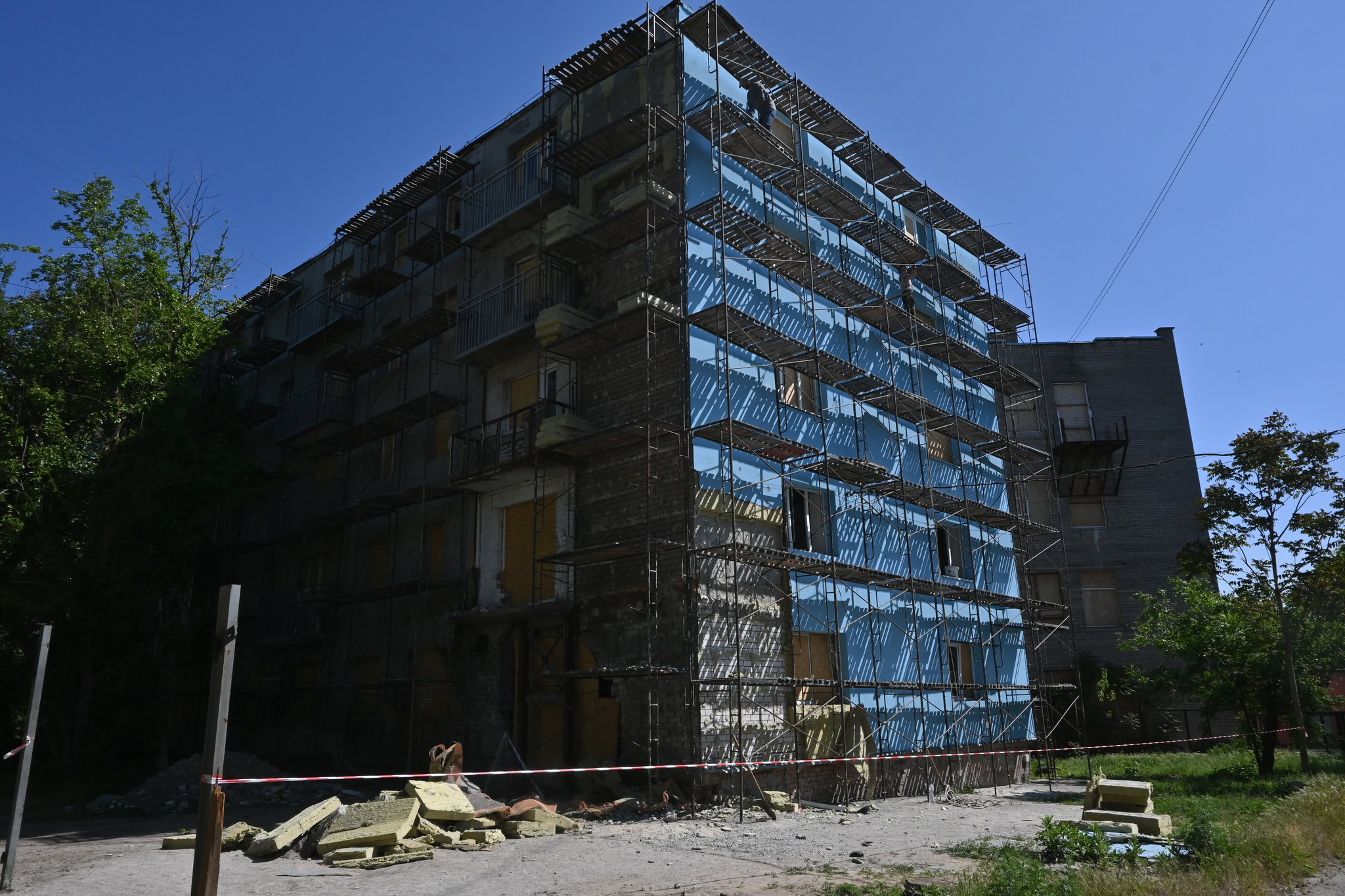 У Запоріжжі відновили відбудову багатоповерхівки, яку двічі руйнували росіяни