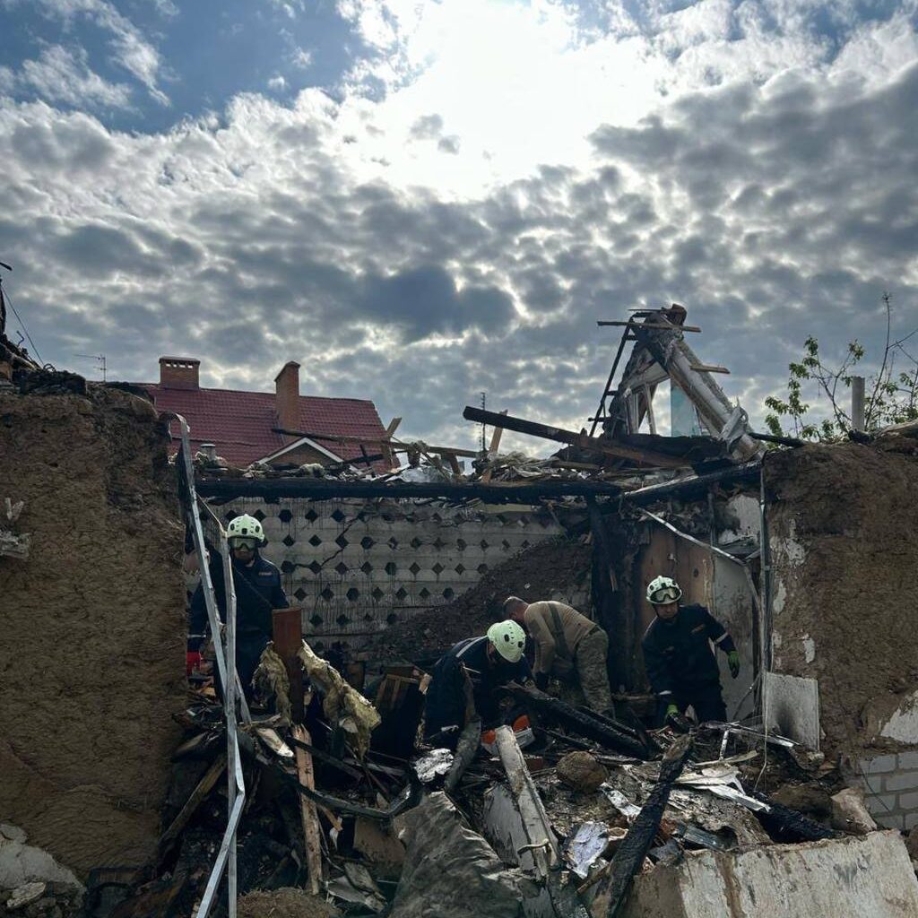 Ворог масовано атакував Запоріжжя дронами: пошкоджено десятки будинків, є постраждалі