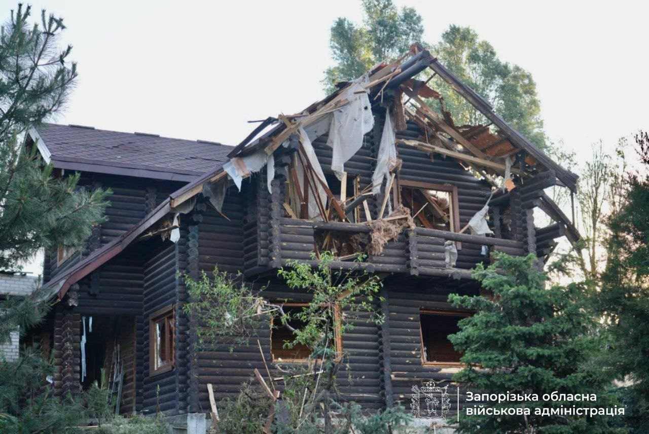 Ворог атакував Запоріжжя ракетою та дронами: пошкоджено понад 40 об’єктів, постраждали три людини