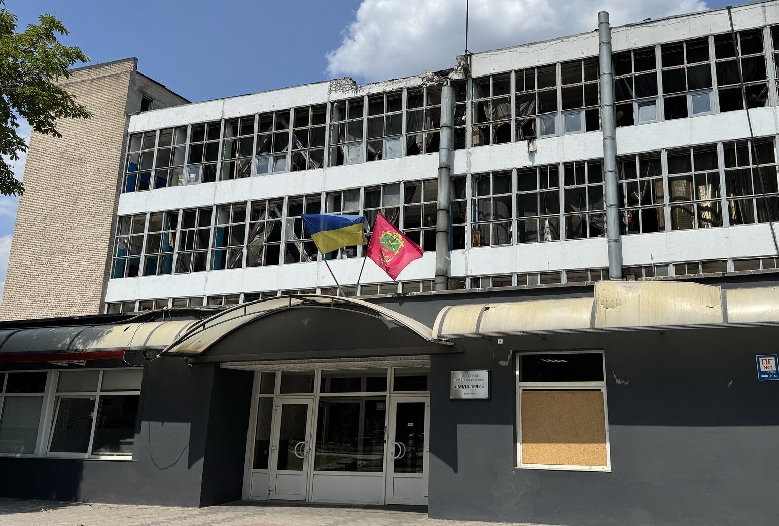 Влучили три «шахеди»: запорізька компанія МІДА показала наслідки російської атаки на виробництво. ФОТО