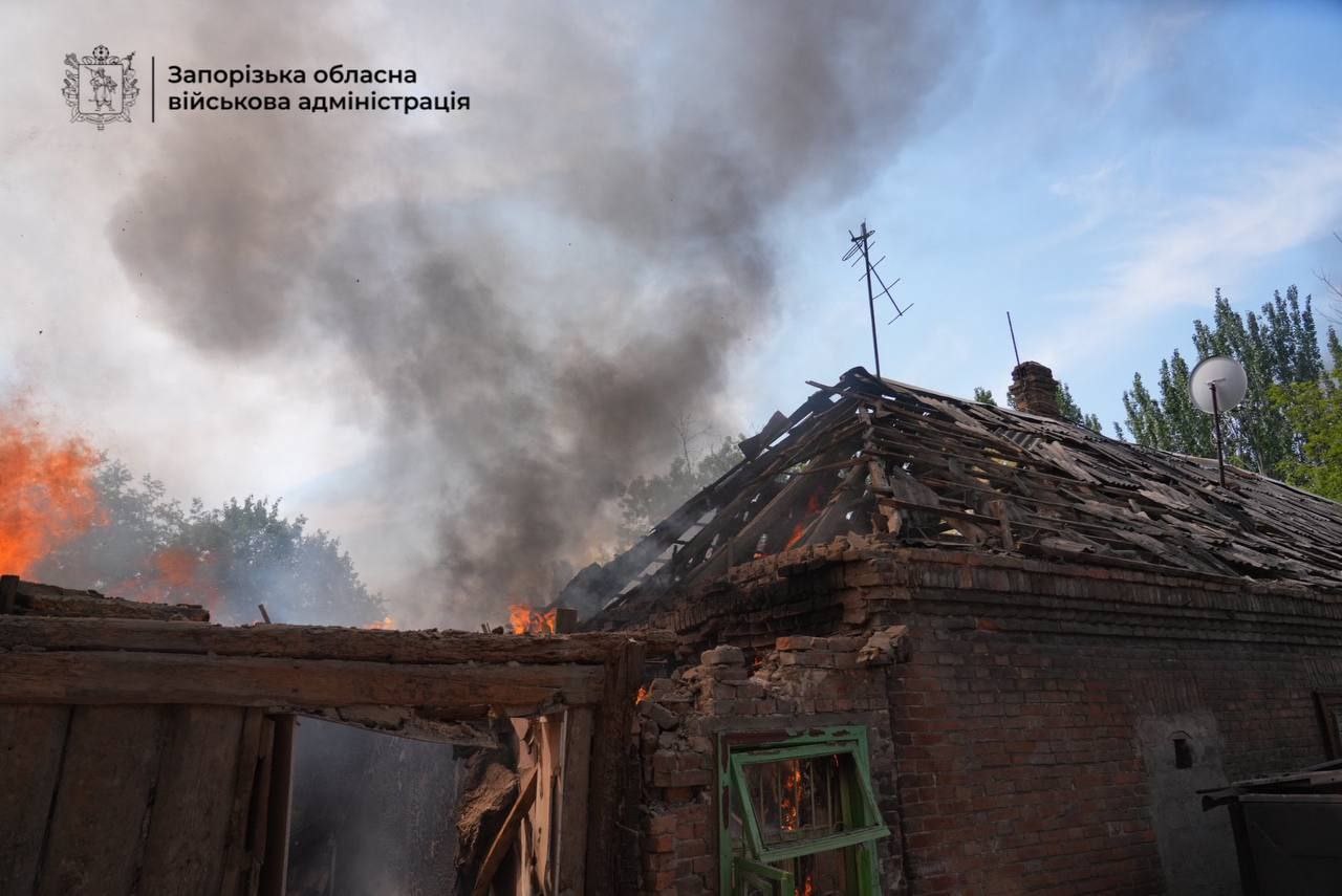 Пошкоджено університет, будинки та підприємства: росіяни атакували Запоріжжя «шахедами». ФОТО