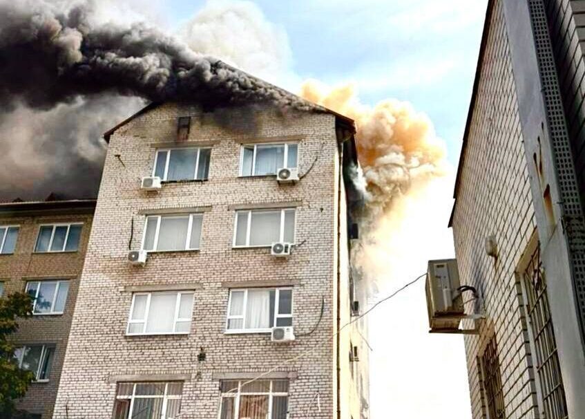 Пошкоджено університет, будинки та підприємства: росіяни атакували Запоріжжя «шахедами». ФОТО