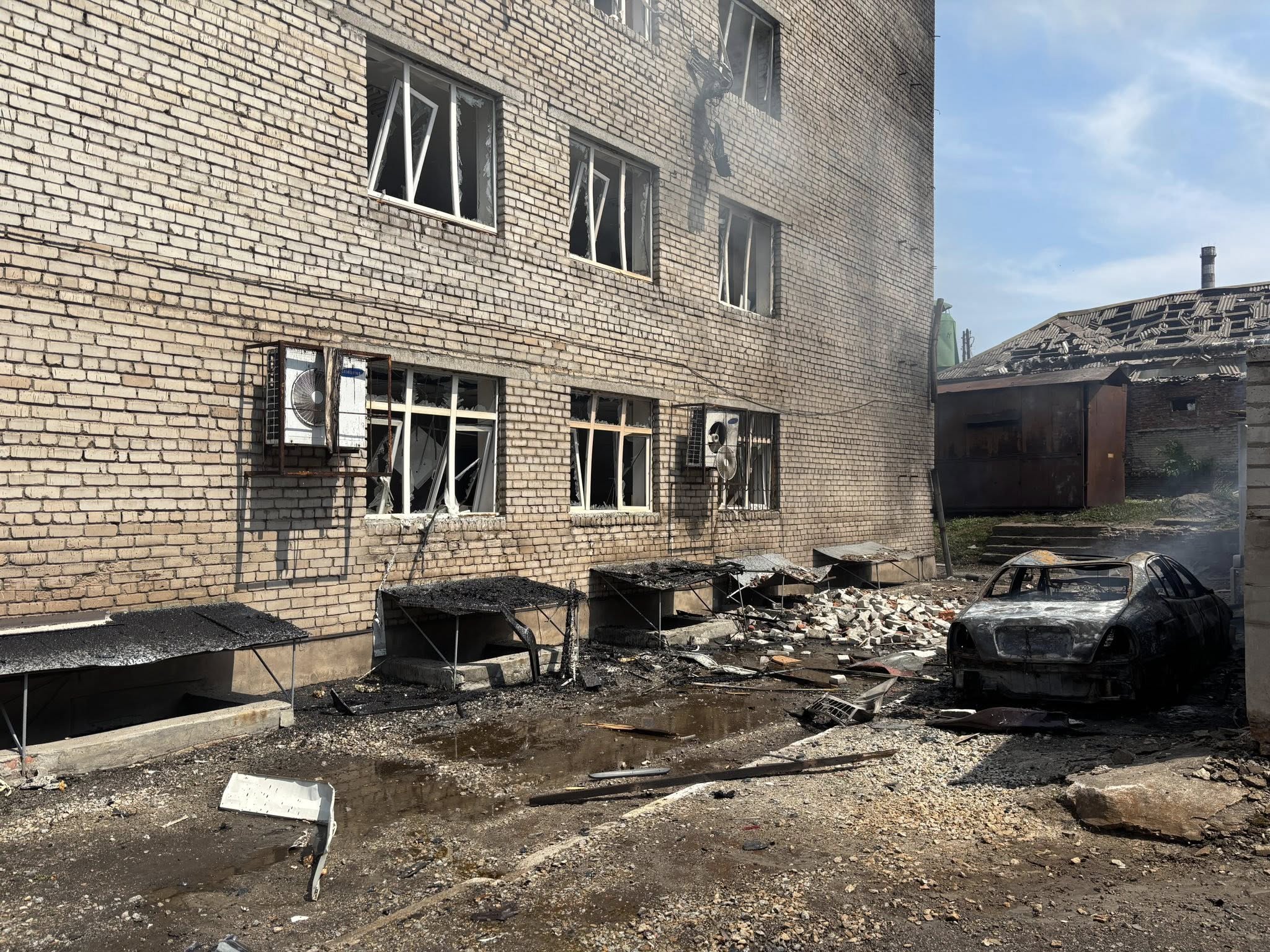Пряме влучання в корпус: у Запоріжжі через дронову атаку постраждала «Запорізька політехніка». ФОТО