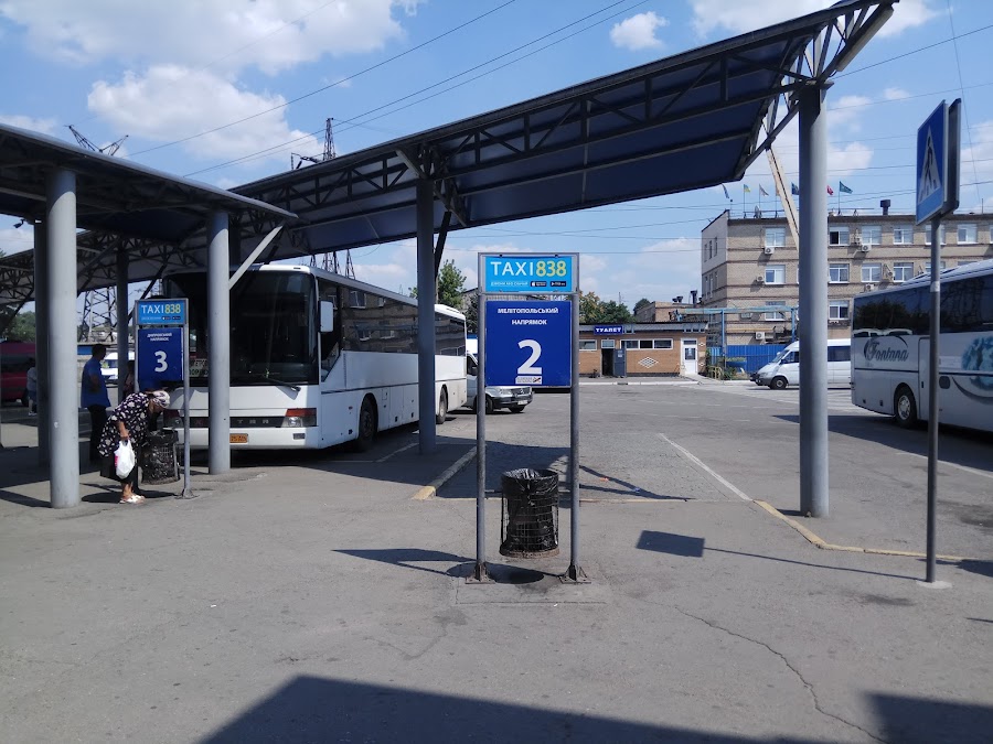 Росіяни зруйнували автовокзал у Запоріжжі: як він виглядав у минулому та чи працюватиме тепер. ФОТО
