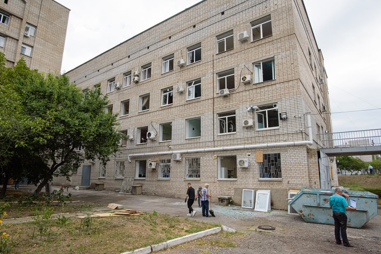 Мільйони збитків: від авіаобстрілу Запоріжжя постраждала клініка медичного університету. ФОТО