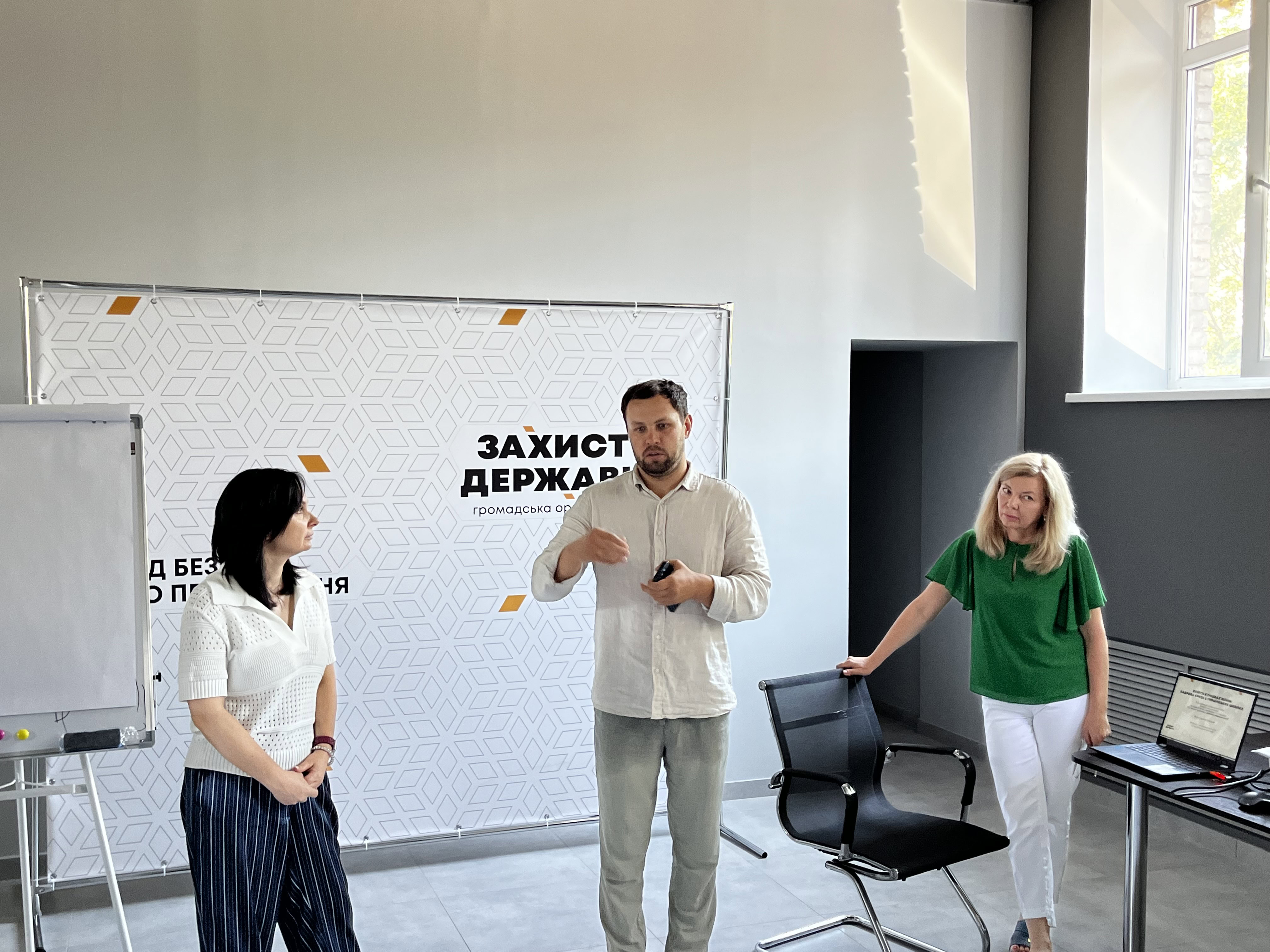 Запорізька громадська організація ініціює підтримку вчителів прифронтових громад: напрацювання вже передали до Міністерства освіти і науки
