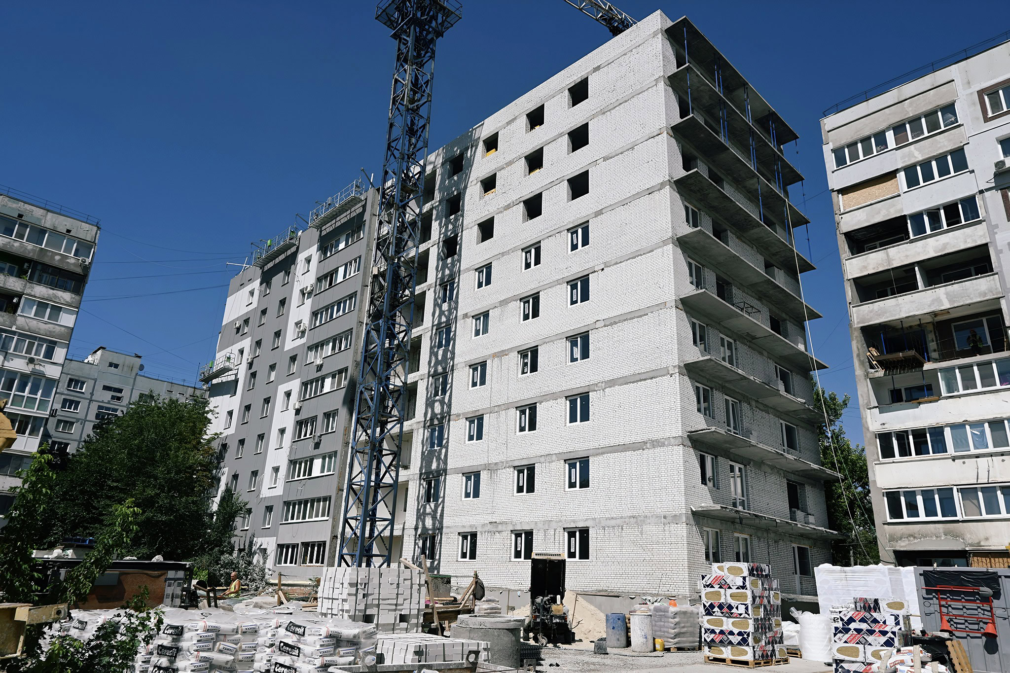 Ремонт будинків на Запорізькій: на якому етапі відбудова наприкінці літа