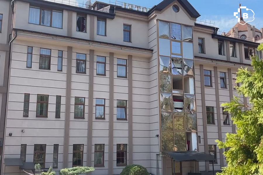 У Запоріжжі через обстріл постраждав націоналізований готель Богуслаєва. ФОТО