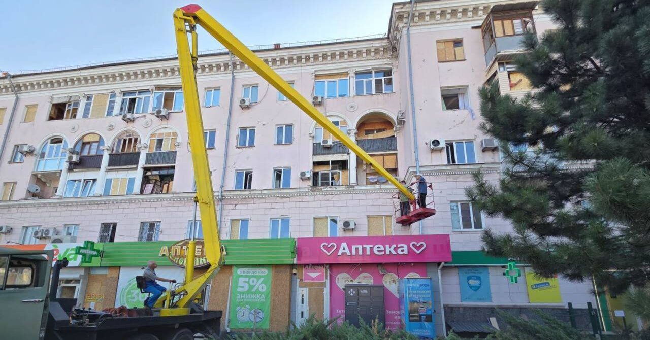Втретє постраждали від обстрілу: у Запоріжжі пошкоджено 350 будинків через комбіновану атаку