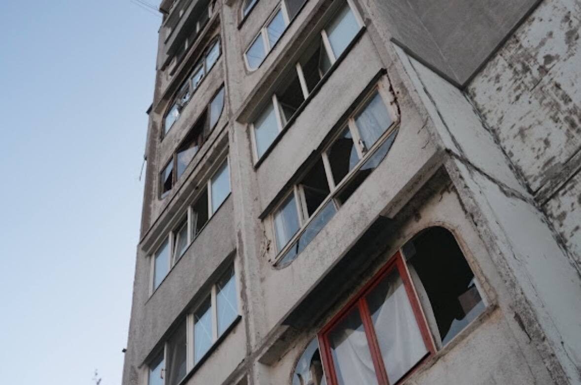 Руйнування в трьох районах міста. Ворог атакував Запоріжжя КАБами, є загиблі