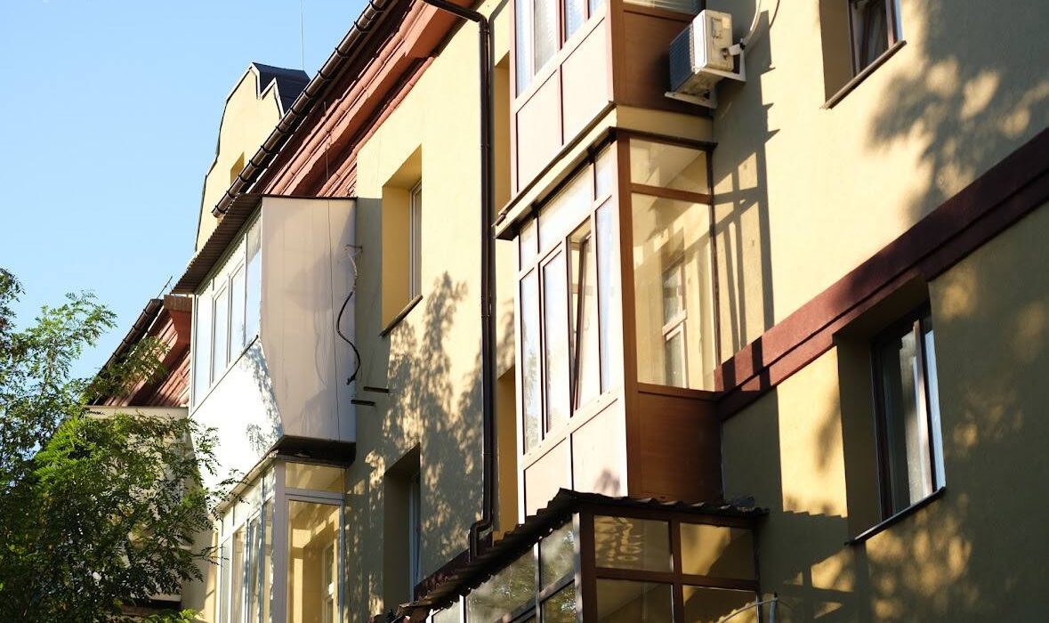 У Запоріжжі завершили відбудову будинку на Сталеварів, 16. ФОТО