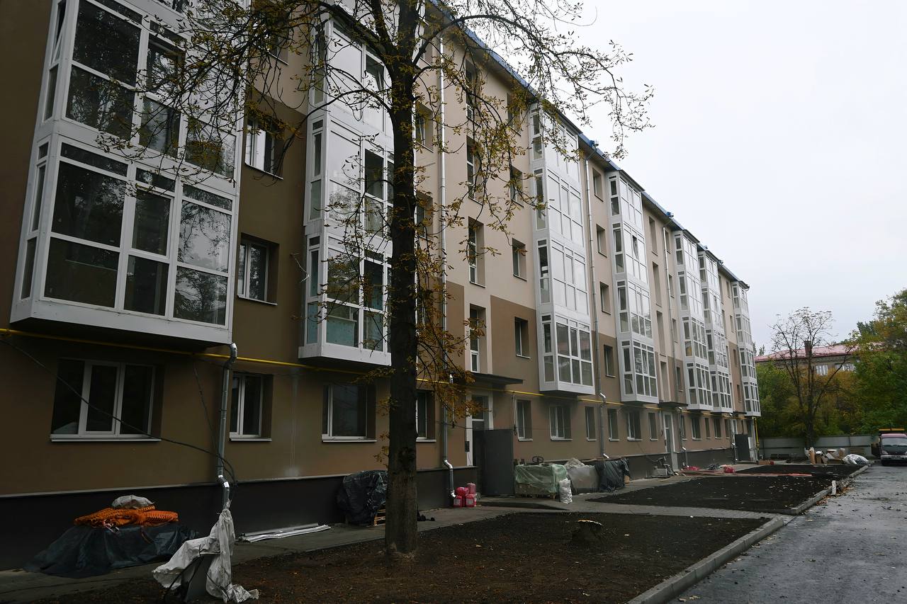 У Запоріжжі завершують відбудову пʼятиповерхівки, зруйнованої навесні 2023 року