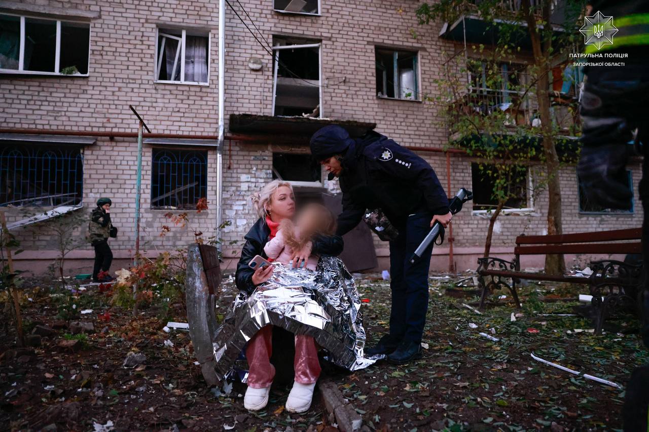 Обвалилися п’ять поверхів: російський обстріл зруйнував гуртожиток у Запоріжжі. Є загиблі