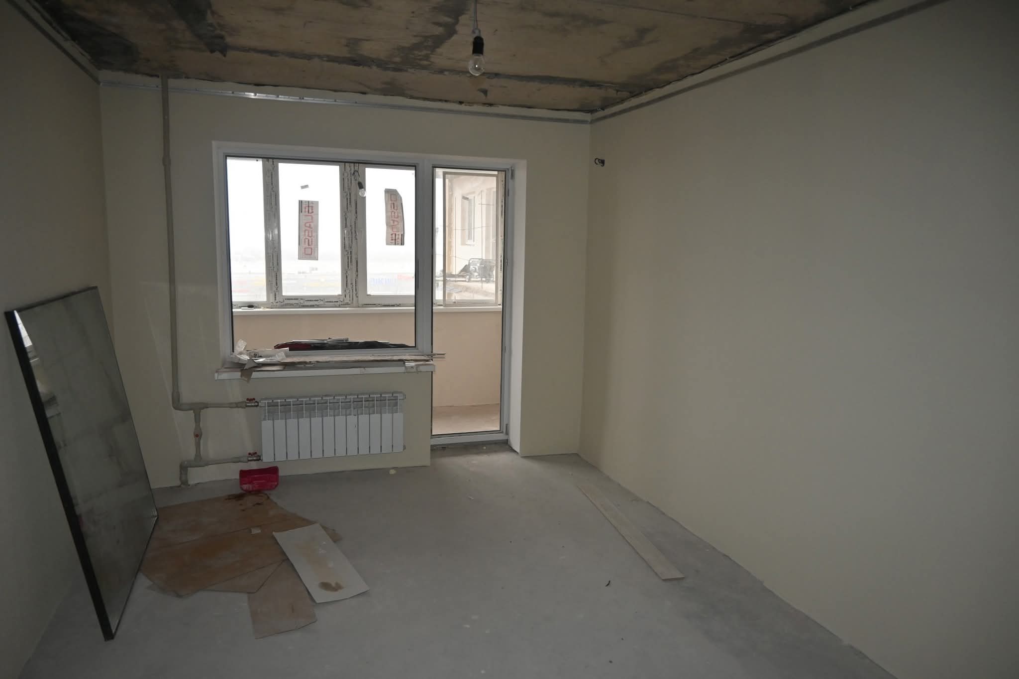 На вул. Запорізькій триває відновлення будинків, зруйнованих обстрілами два роки тому