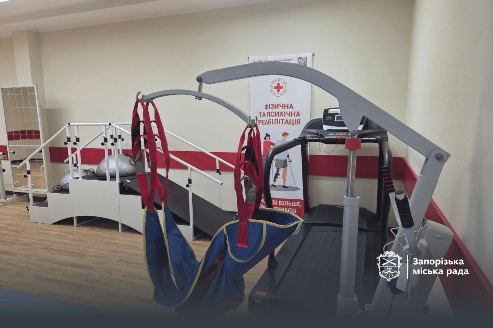 11 напрямків допомоги: Червоний Хрест запустив у Запоріжжі центр підтримки для всієї області