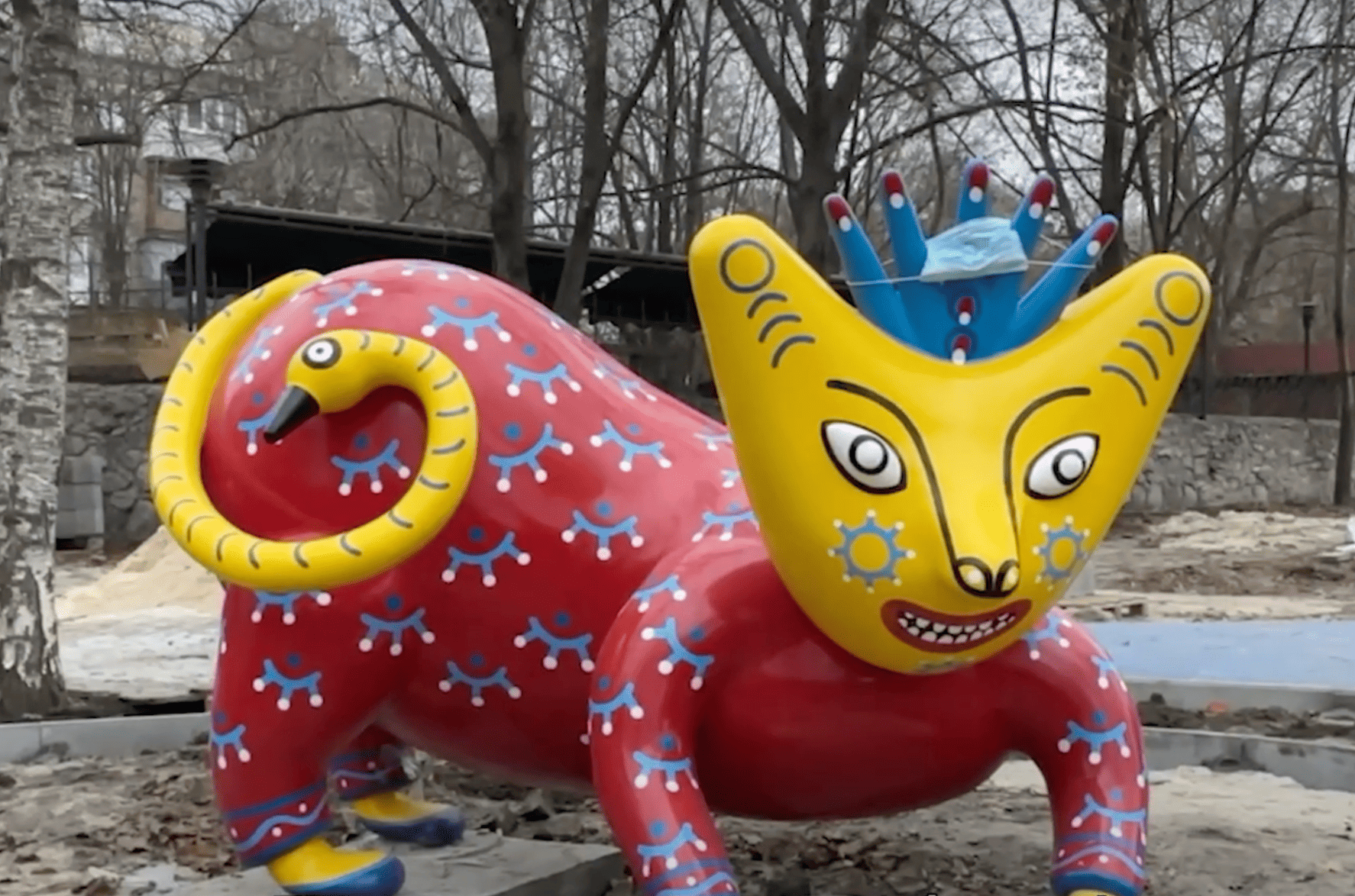 Фантастичні арт-обʼєкти у Запоріжжі: в Олександрівському районі облаштовують дитячий майданчик