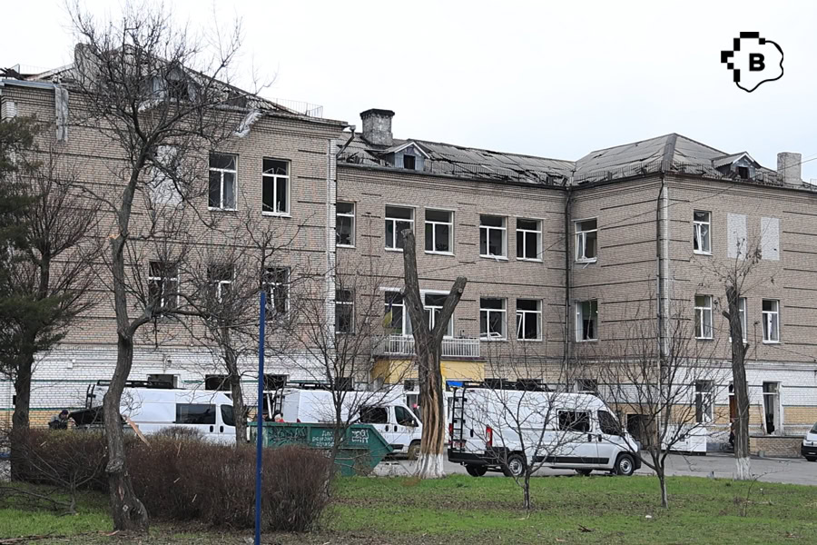 Освіта під обстрілами: російська авіабомба вдарила біля школи в Запоріжжі. ФОТОРЕПОРТАЖ