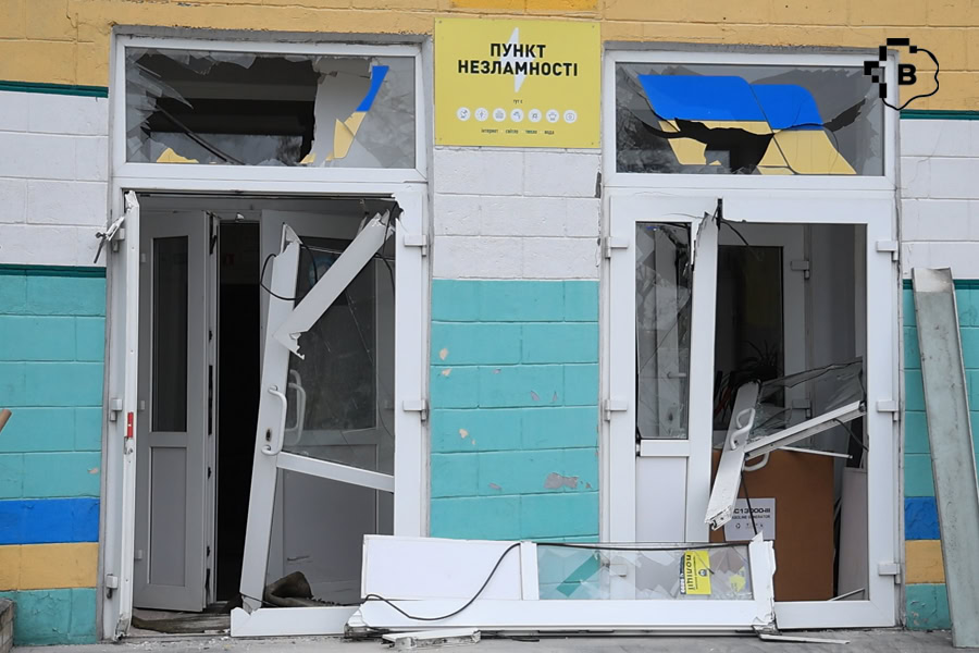 Освіта під обстрілами: російська авіабомба вдарила біля школи в Запоріжжі. ФОТОРЕПОРТАЖ