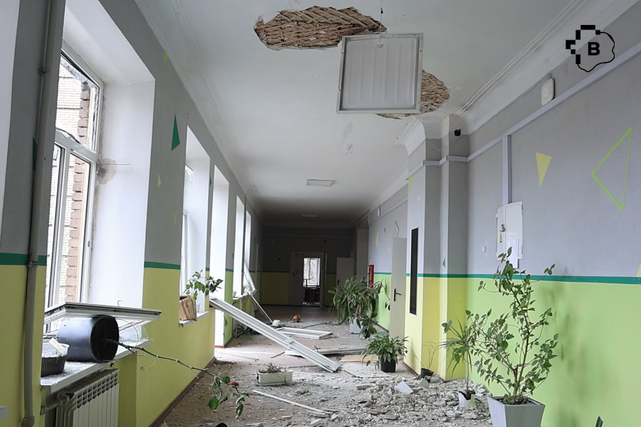 Освіта під обстрілами: російська авіабомба вдарила біля школи в Запоріжжі. ФОТОРЕПОРТАЖ