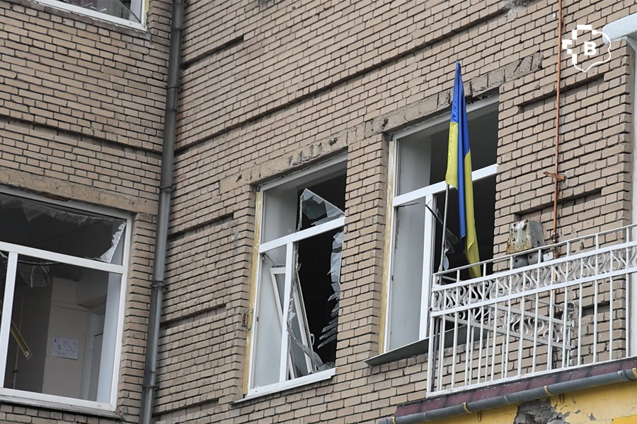 Освіта під обстрілами: російська авіабомба вдарила біля школи в Запоріжжі. ФОТОРЕПОРТАЖ