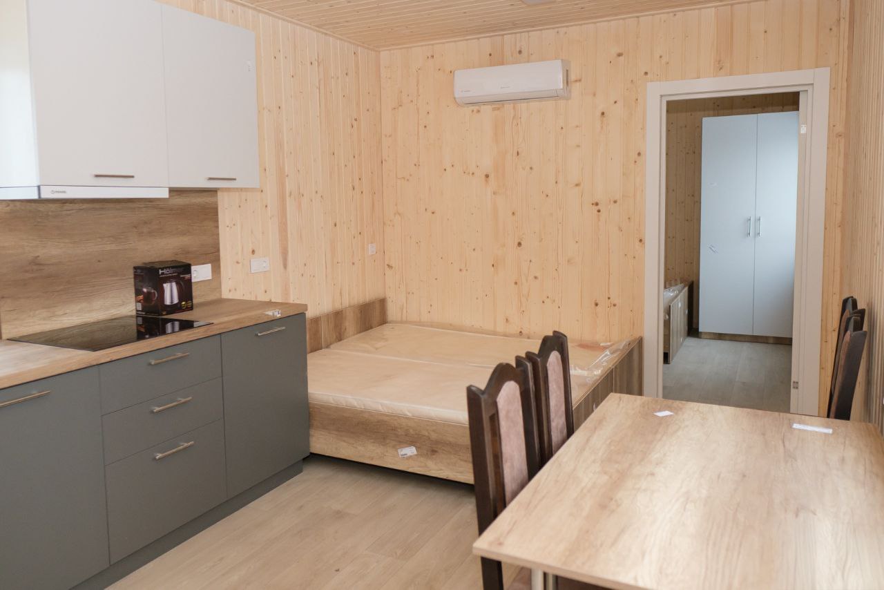 Нове модульне містечко для ВПО у Запоріжжі готове на 70%: як облаштовані будинки всередині