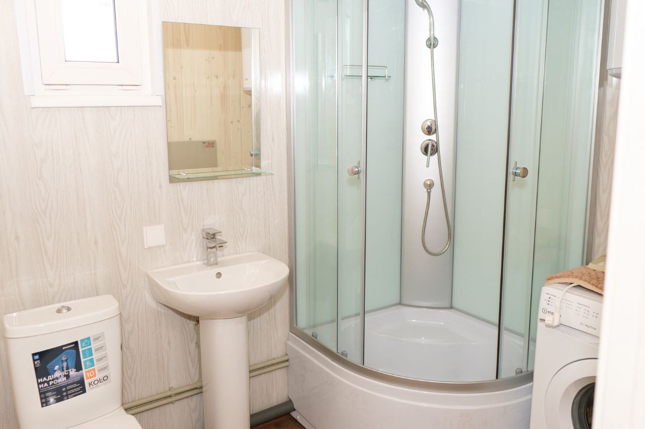 Нове модульне містечко для ВПО у Запоріжжі готове на 70%: як облаштовані будинки всередині