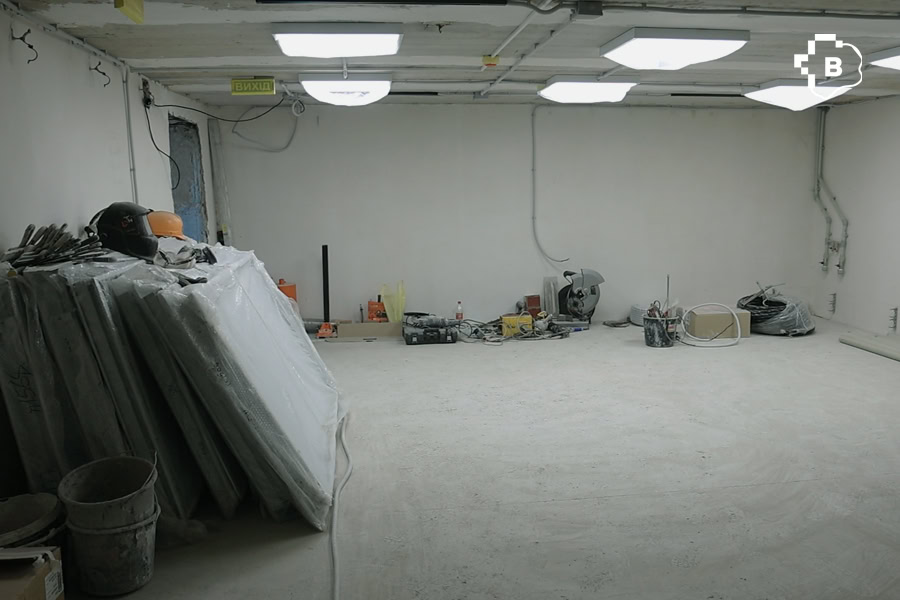 Вісім обстрілів і нове укриття: ще одну школу в Запоріжжі готують до очного навчання. ФОТО