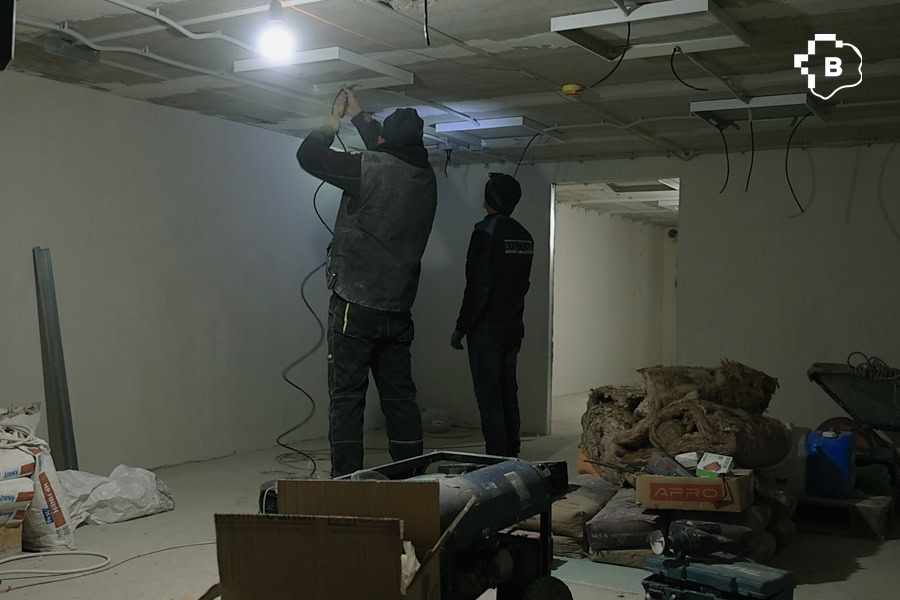 Вісім обстрілів і нове укриття: ще одну школу в Запоріжжі готують до очного навчання. ФОТО