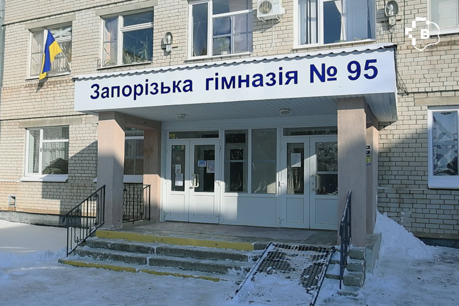 Вісім обстрілів і нове укриття: ще одну школу в Запоріжжі готують до очного навчання. ФОТО