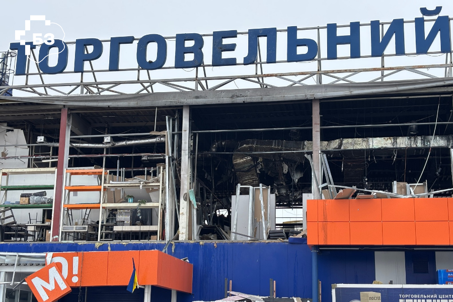 Дрон поцілив у ТЦ «Епіцентр»: що відомо про руйнування у Запоріжжі. ФОТО